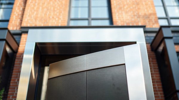 Top aluminium portals: local craftsmanship and stylish designs